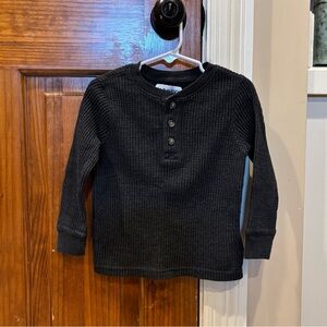 Old Navy Charcoal Gray Thermal Long Sleeve Kids Henley Shirt (Size: 3T)